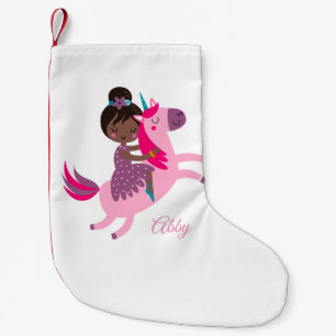 Niedliches Schwarzes Haar Reiten auf einem Einhorn Kleiner Weihnachtsstrumpf