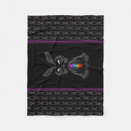 Niedliches Schwarzes Kaninchen mit Chakra-Rainbow- Fleecedecke