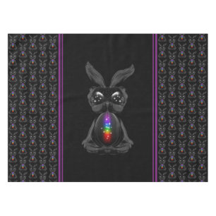 Niedliches Schwarzes Kaninchen mit Chakra-Rainbow- Tischdecke