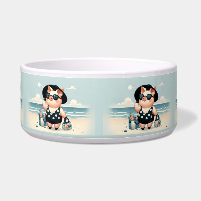 Niedliches Schwein in Polka Dot Swimsuit am Strand Napf (Vorderseite)
