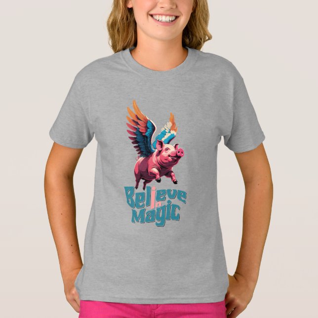 Niedliches Schwein mit farbigen Flügeln | Glaube a T-Shirt (Vorderseite)