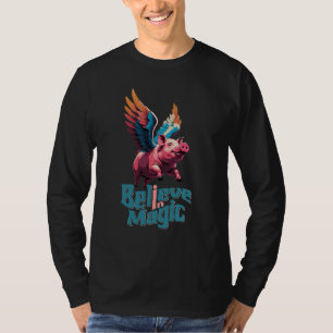 Niedliches Schwein mit farbigen Flügeln   Glaube a T-Shirt