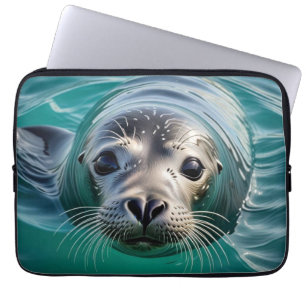 Niedliches Siegel mit Kopf aus dem Wasser Laptopschutzhülle
