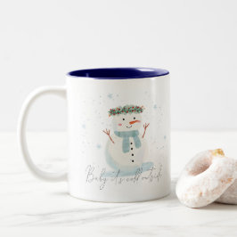 Niedliches Snowman Baby Es ist kalt draußen Zweifarbige Tasse