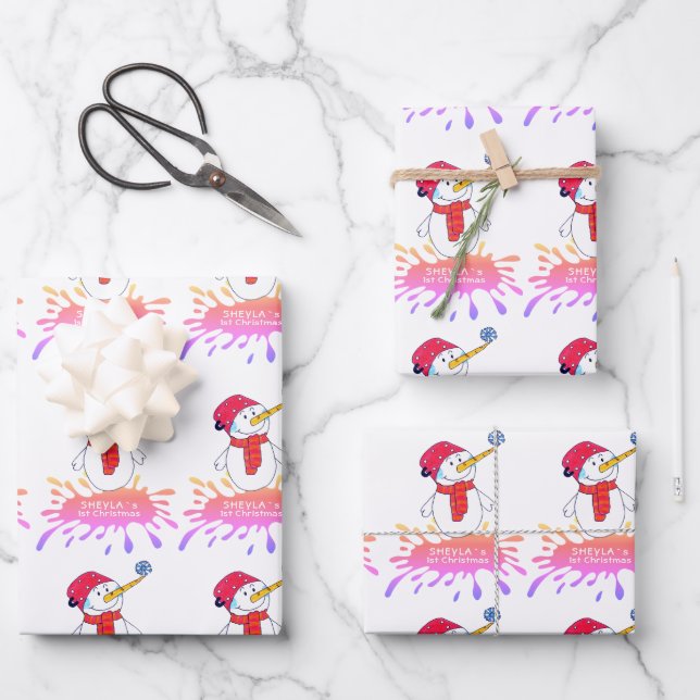 Niedliches Snowman Baby First Christmas Pink Baby Geschenkpapier Set (Vorderseite)