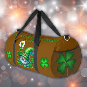 Niedliches St Patrick's Gnome Schlafen auf braun   Duffle Bag