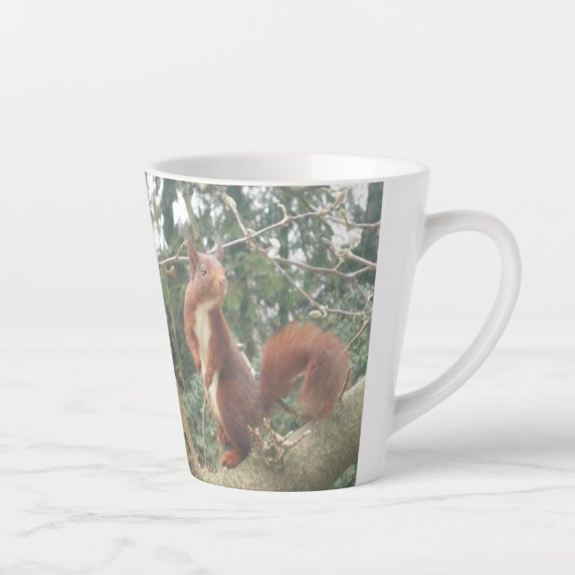 Niedliches Stehendes Eichhörnchen Latte Tasse (Rechts)
