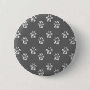 Niedliches, stylisches Pfotenmuster auf dunkelgrau Button