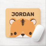 Niedliches Tiger mit Personalisiertem Namen Mousepad<br><div class="desc">Ein niedliches Design,  das Ihren Tag aufhellt. Dieses Design bietet eine niedliche Tiger Cartoon-Abbildung mit personalisiertem Namen in braun modernen Sans Serif Schriftart Stil auf pastellorange Hintergrund. Perfekte personalisierte Geschenke für Kinder.</div>