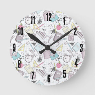 Niedliches trendy Teacher School Muster Runde Wanduhr
