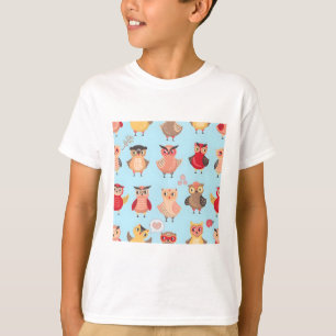 niedliches Uhustenmuster des Cartoon T-Shirt