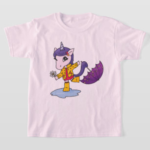 Niedliches und einfaches rosa Blumenhorn im Regenm T-Shirt