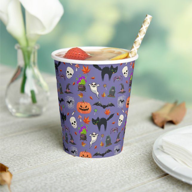 Niedliches und spöttisches Halloween Pappbecher (In Situ)