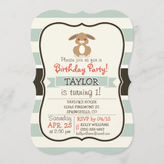 Niedliches Waldland Bunny Rabbit auf Light Sage Gr Einladung