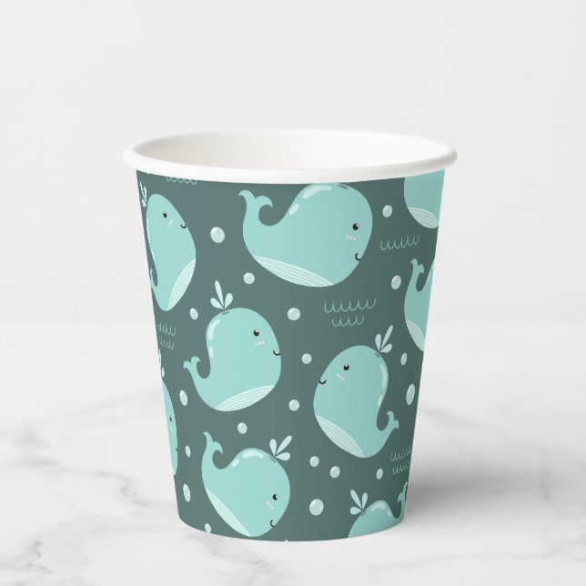 Niedliches Walmuster auf Aquamarinem blauen Kinder Pappbecher (Vorderseite)