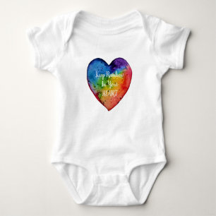 Niedliches Wasserfarbenstrahlherz Baby Strampler