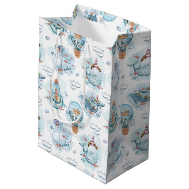 Niedliches Wasserfarbmuster für Wale Mittlere Geschenktüte (Rückseite Schrägansicht)