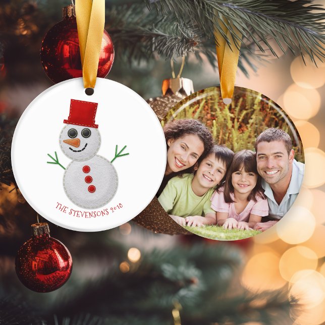 Niedliches Weihnachtsfest Snowman Holiday Foto Keramik Ornament (Cute Christmas Felt Snowman Holiday Photo Ceramic Ornament)