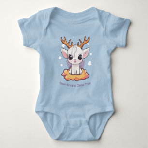 Niedliches Weiße Hirsche mit Antlern an einer Wolk Baby Strampler