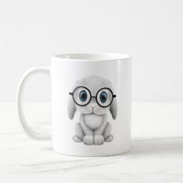 Niedliches weißes Baby-Häschen-tragende Gläser Kaffeetasse