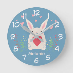 Niedliches weißes Bunny mit Herz Personalisiert Runde Wanduhr