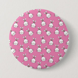 Niedliches weißes Osterhasen auf Rosa Button