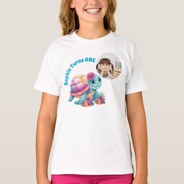 Niedliches Whimsisches Foto Floral Sea Turtle Gebu T-Shirt (Vorderseite)