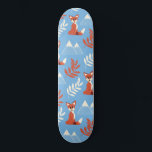 Niedliches Winter Orange Fox Gebirge Leaf Muster Skateboard<br><div class="desc">Dieses niedliche und moderne Muster ist perfekt für den Tierliebhaber. Es zeigt handgezeichnet, orange, weiß, creme und ziegelrote Illustrationen eines bezaubernden Fuchs, Blätter und schneebedeckten Wintergebirges auf himmelblauem Hintergrund. Es ist einzigartig, trendig, spielerisch und lustig! ***WICHTIGE HINWEIS FÜR DESIGN: Für individuelle Designanfragen, wie z.B. passende Produktanfragen, Farbänderungen, Platzierungsänderungen oder andere...</div>