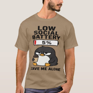 Niedrig-Akkustand-Pinguin-Lustiges-Introvertierten T-Shirt