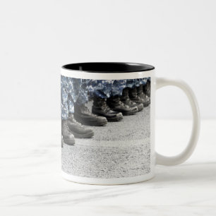 Niedrige Abschnittansicht der Seeleute Zweifarbige Tasse