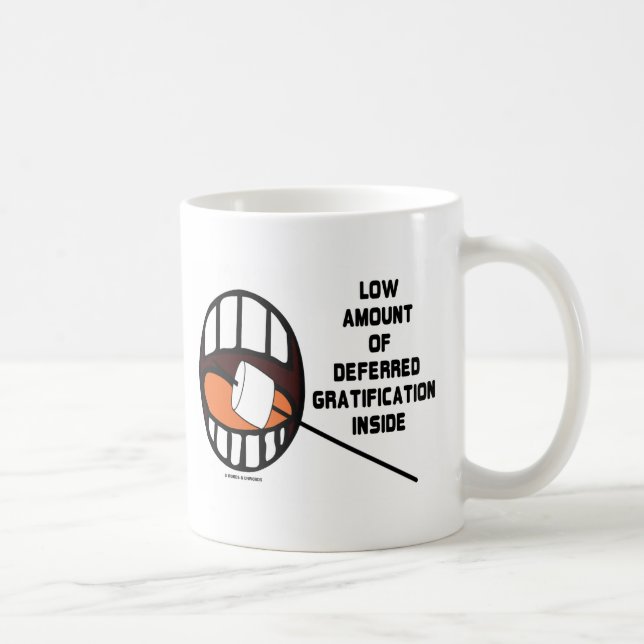 Niedrige Anzahl aufgeschobener Gratifikation inner Kaffeetasse (Rechts)