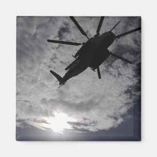 Niedrige Winkelsicht eines CH-53E Magnet