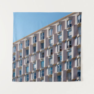 NIEDRIGES FOTO DES GRAUKONKRETEN GEBÄUDE WANDTEPPICH