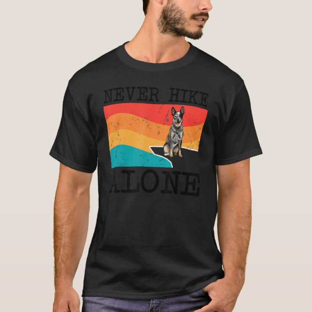 Niemals allein Australischer Rinderhund Graphic Hi T-Shirt (Vorderseite)