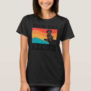 Niemals allein durch die schwarze Dackel Grafik wa T-Shirt