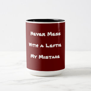 Niemals Ärger mit einem Linkshänder  Mein Fehler!  Zweifarbige Tasse