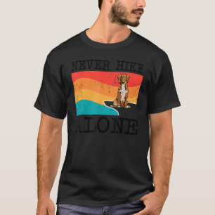 Niemals Hike allein Duck Tolling Retrievers Grafik T-Shirt