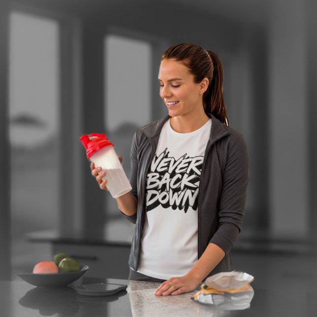 Niemals Zurückweichen Tri-Blend Shirt (Von Creator hochgeladen)