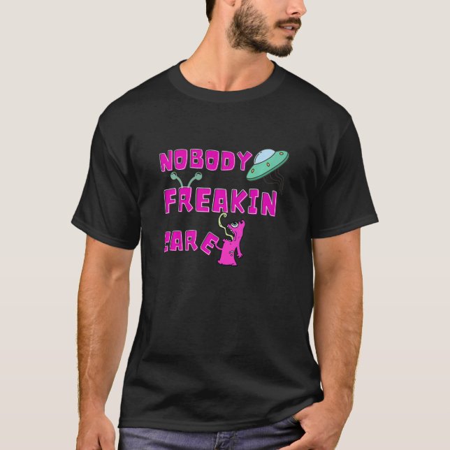Niemand Freakin Cares Alien Ufo T-Shirt (Vorderseite)
