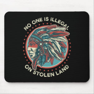 Niemand ist illegal auf gestohlenem Land Mousepad