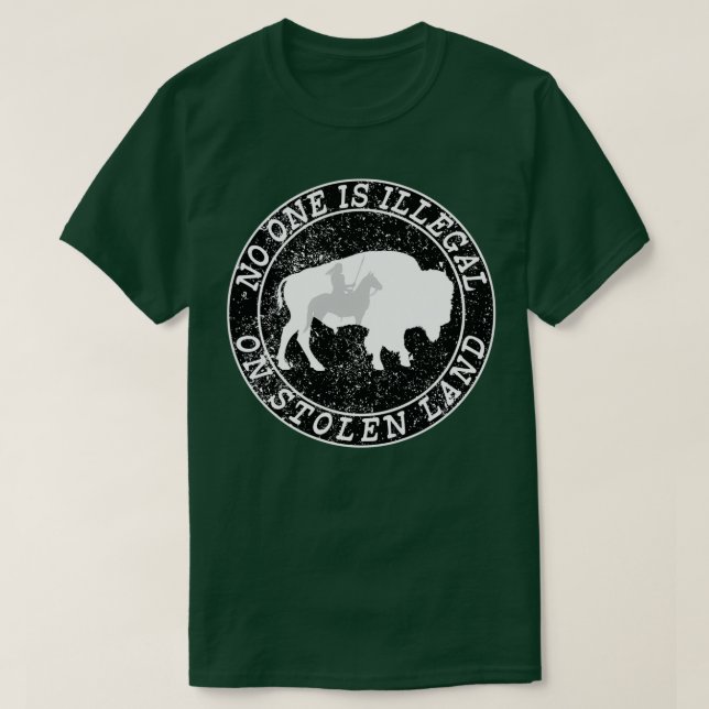 Niemand ist lange auf gestohlenem Land illegal T-Shirt (Design vorne)