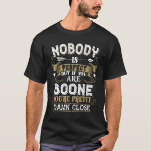 Niemand ist perfekt, aber du bist ein Boone Famili T-Shirt