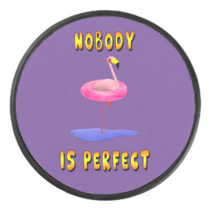 Niemand ist perfekt - Flamingo mit Schwimmring Eishockey Puck