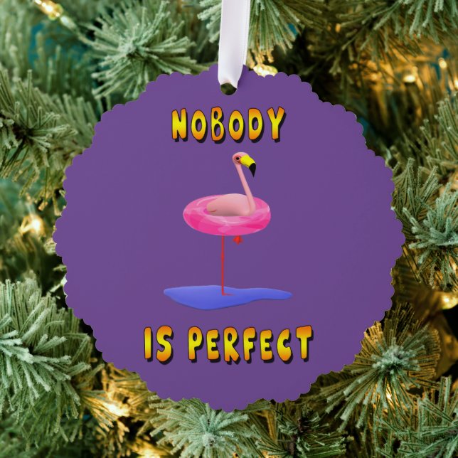 Niemand ist perfekt - Flamingo mit Schwimmring Ornament Karte (Insitu (Baum))