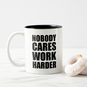 Niemand kümmert sich, arbeite härter Fitness Worko Zweifarbige Tasse