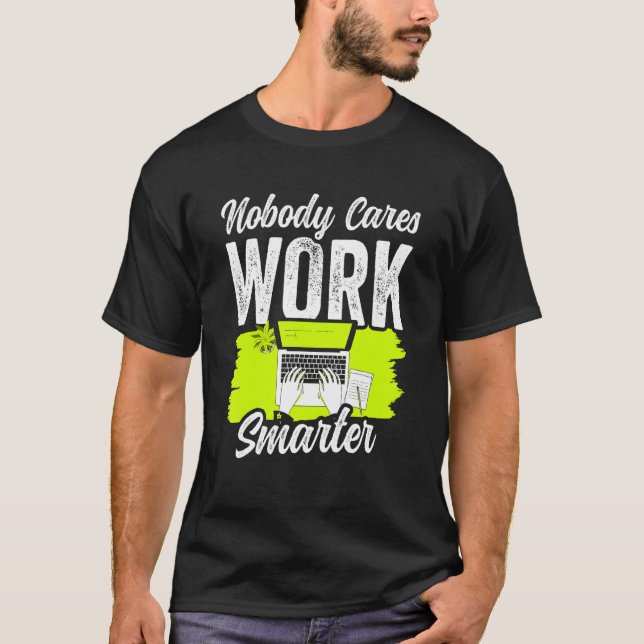 Niemand kümmert sich Niedlich darum, schlauer zu a T-Shirt (Vorderseite)