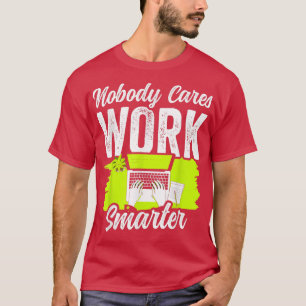 Niemand kümmert sich Niedlich darum, schlauer zu a T-Shirt