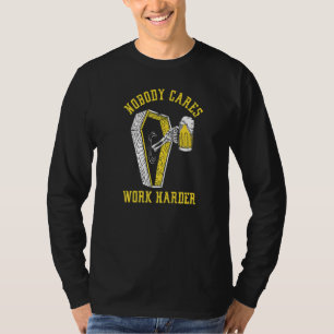 Niemand kümmert sich um härtere Arbeit Skeleton Dr T-Shirt