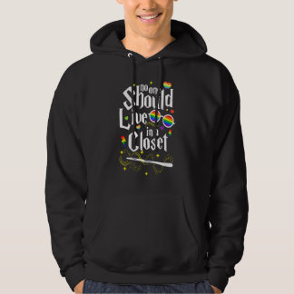 Niemand sollte in einem Gay Pride mit geschlossene Hoodie