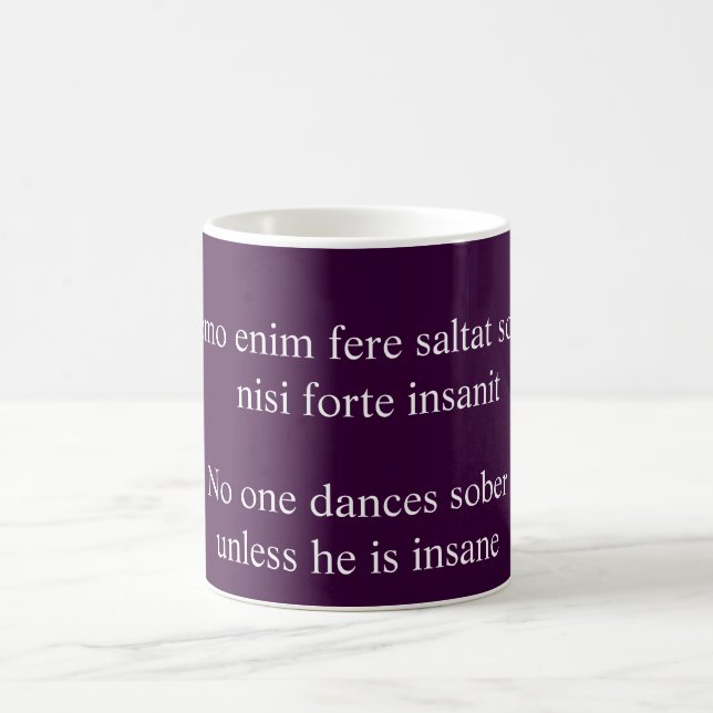 Niemand tanzt nüchtern - Cicero Zitat Kaffeetasse (Mittel)